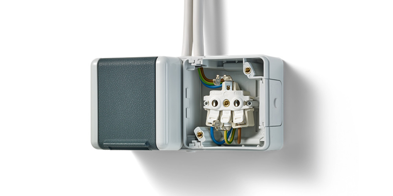 Doppelsteckdose mit Trennsteg bei K+S Elektroservice GmbH in Potsdam